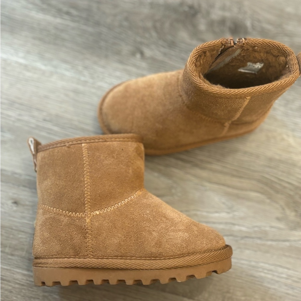 BearPaw Boots Tan Size 6 Toddler Girl - Winter Boots size 6